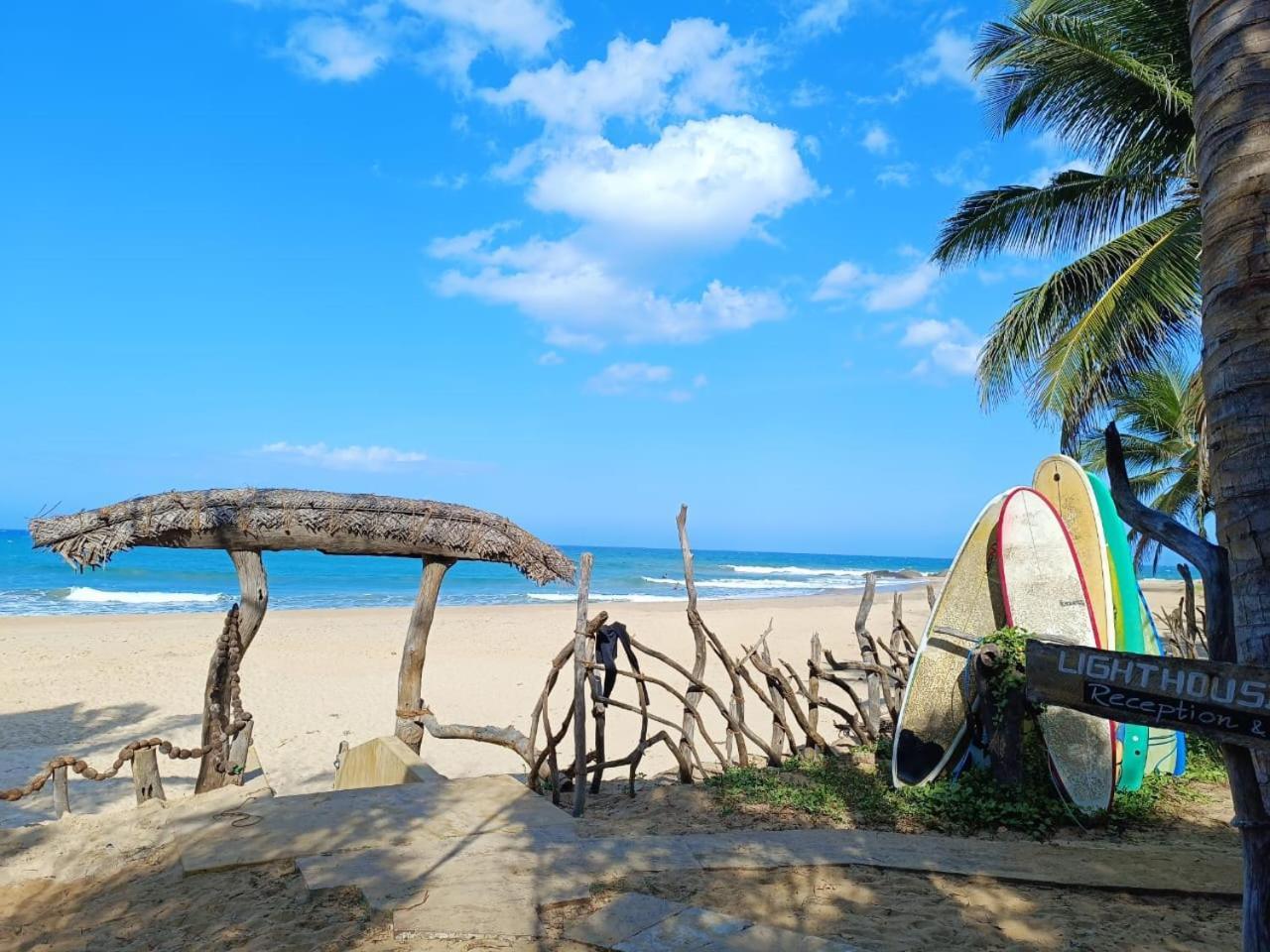 Light House Beach Hut Komari Esterno foto