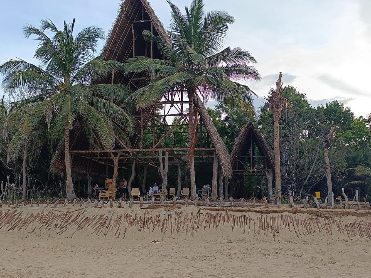 Light House Beach Hut Komari Esterno foto