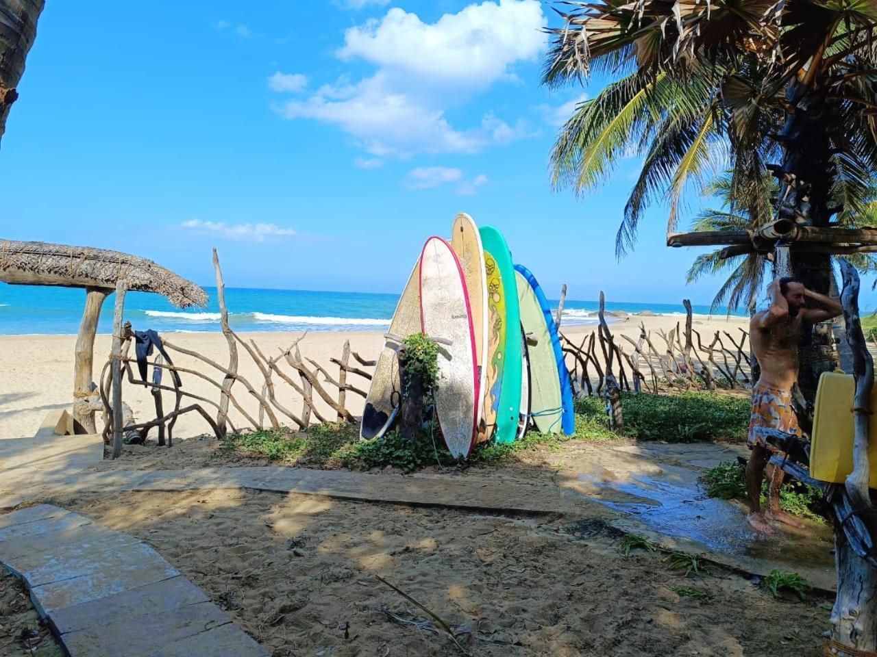 Light House Beach Hut Komari Esterno foto