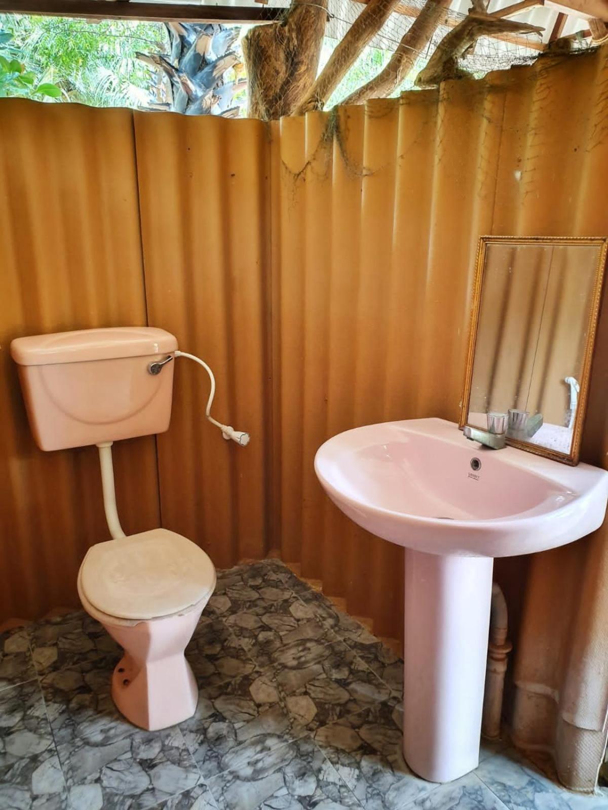 Light House Beach Hut Komari Esterno foto