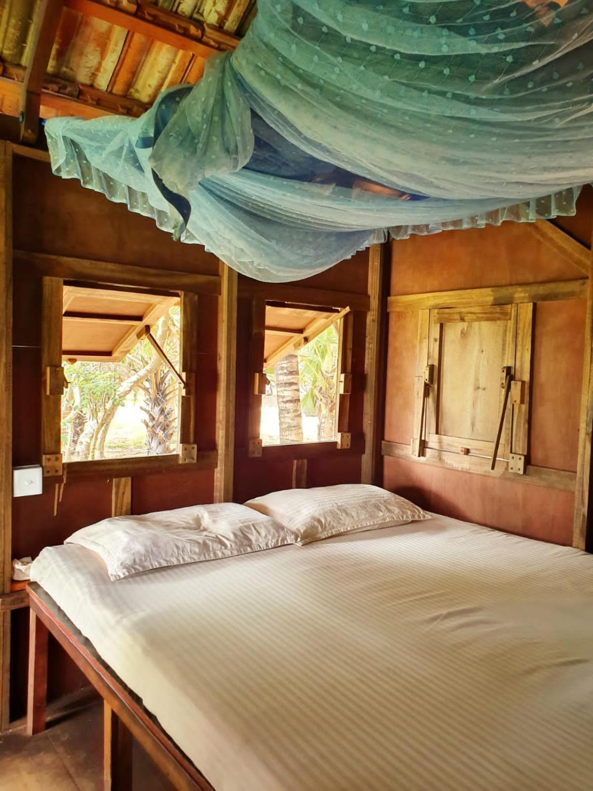 Light House Beach Hut Komari Esterno foto