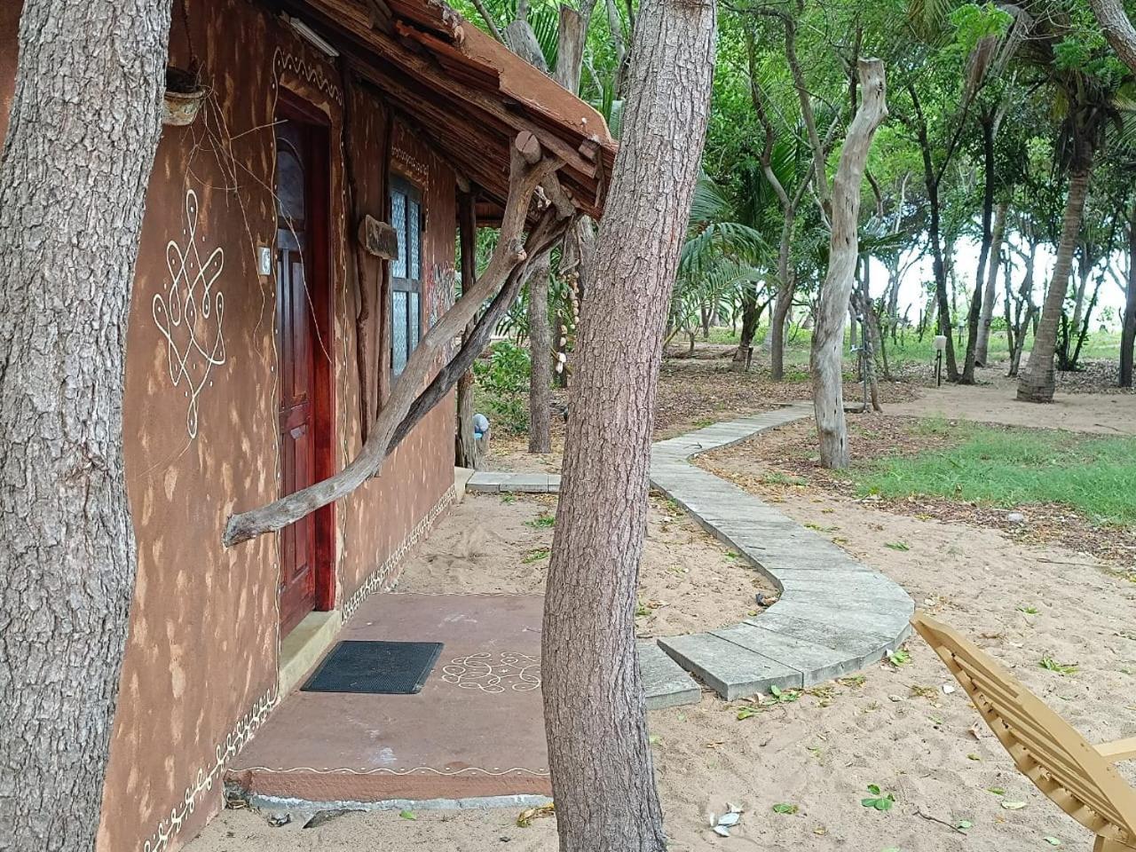 Light House Beach Hut Komari Esterno foto