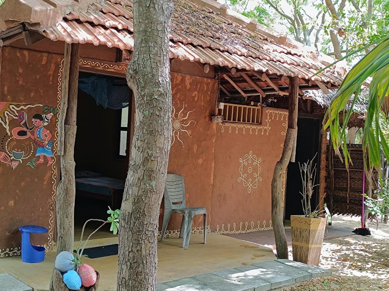 Light House Beach Hut Komari Esterno foto
