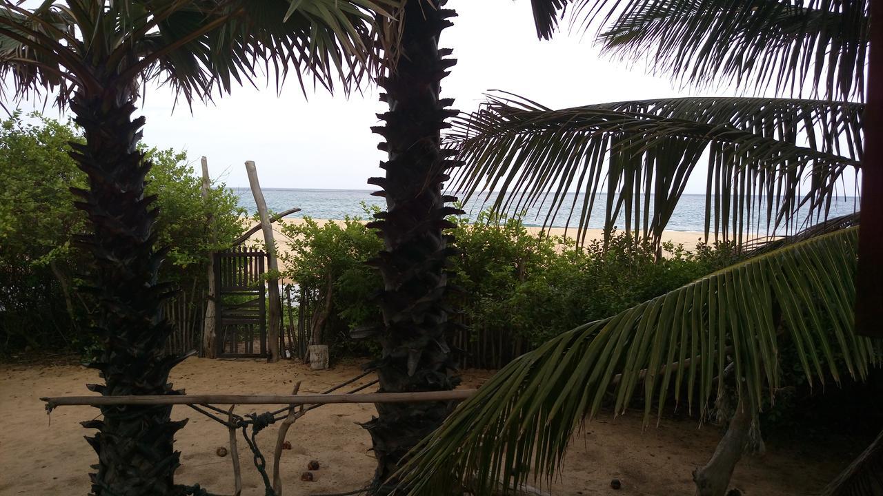 Light House Beach Hut Komari Esterno foto