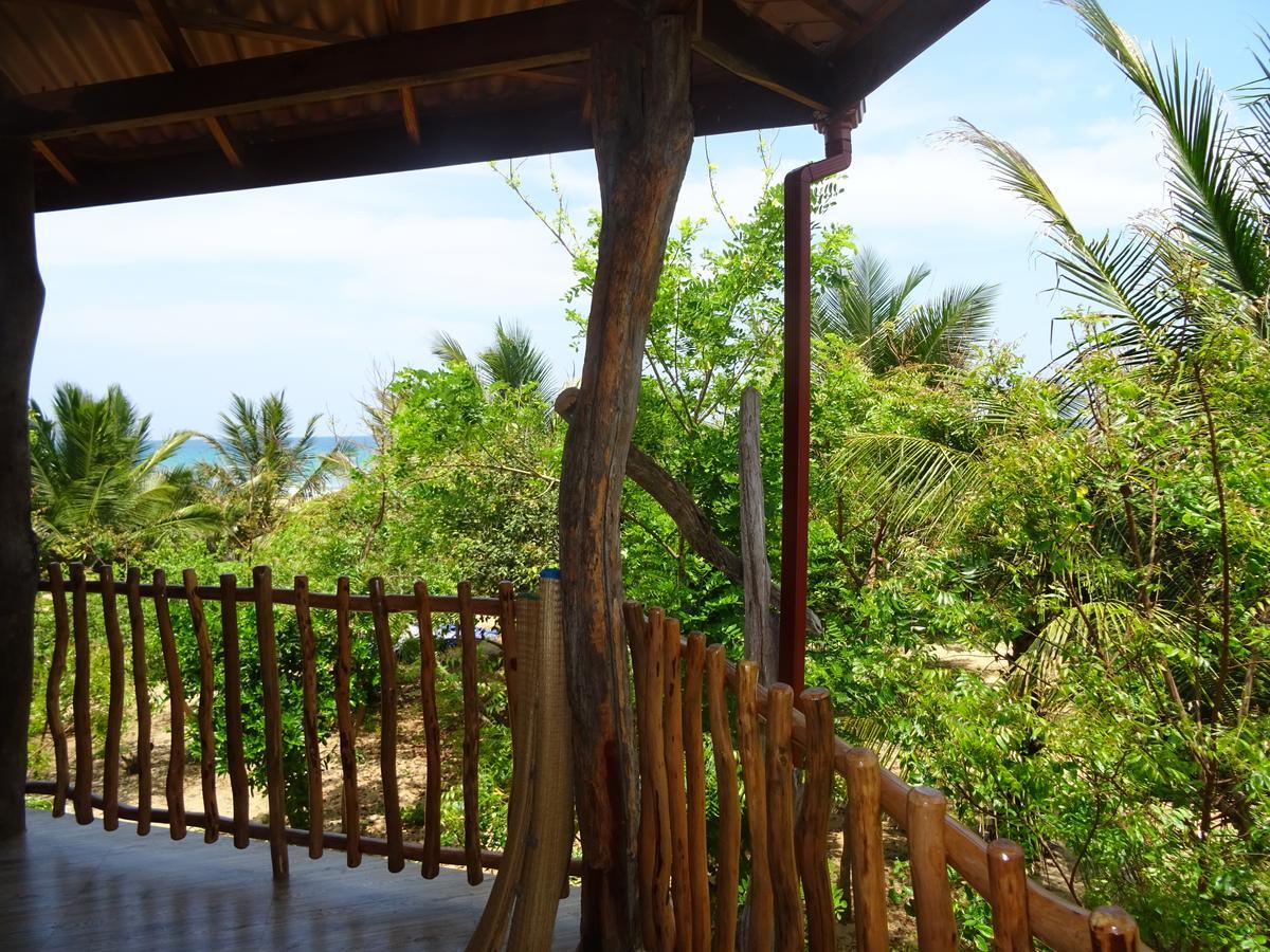 Light House Beach Hut Komari Esterno foto