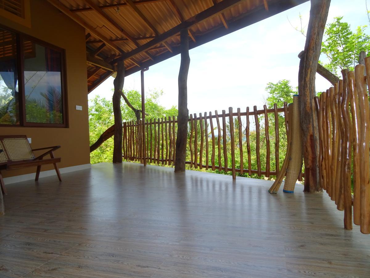 Light House Beach Hut Komari Esterno foto