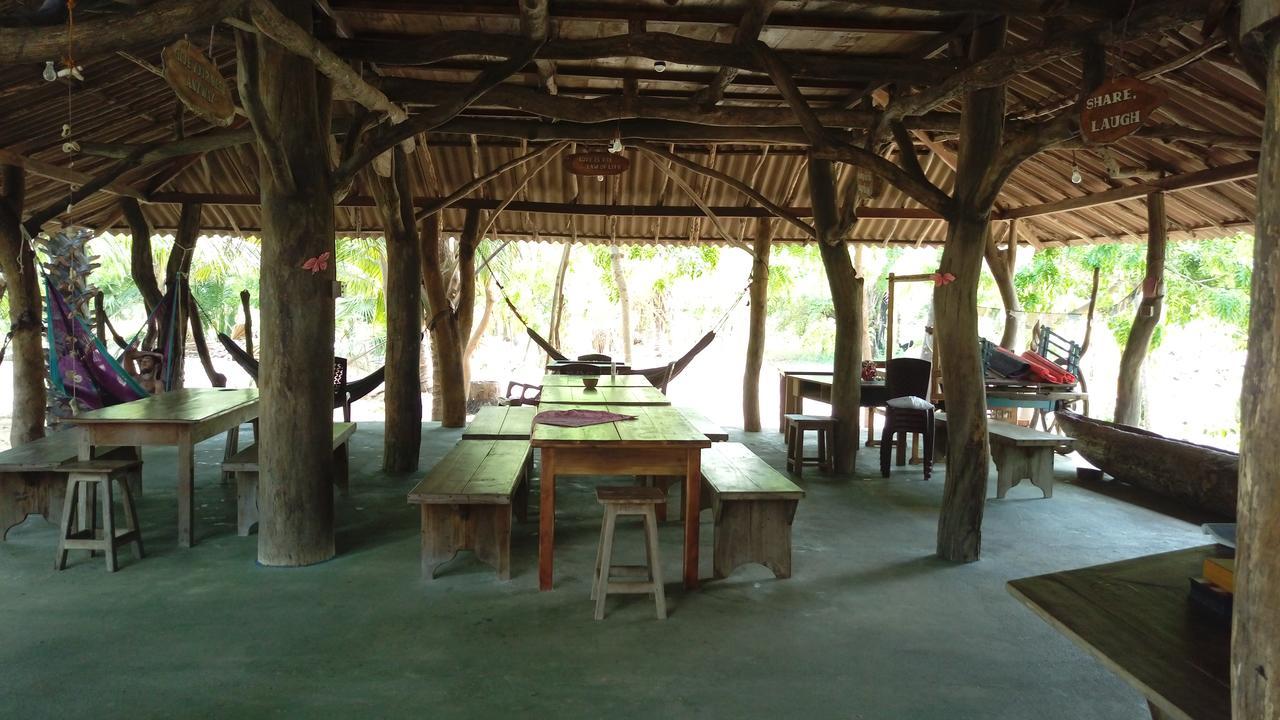 Light House Beach Hut Komari Esterno foto
