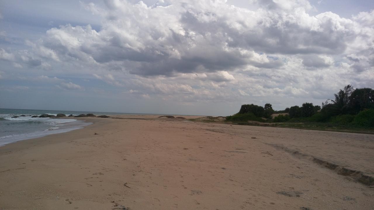 Light House Beach Hut Komari Esterno foto