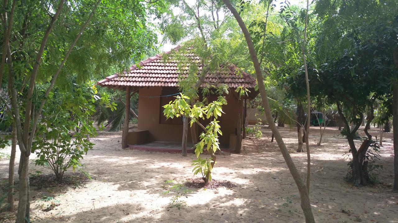 Light House Beach Hut Komari Esterno foto