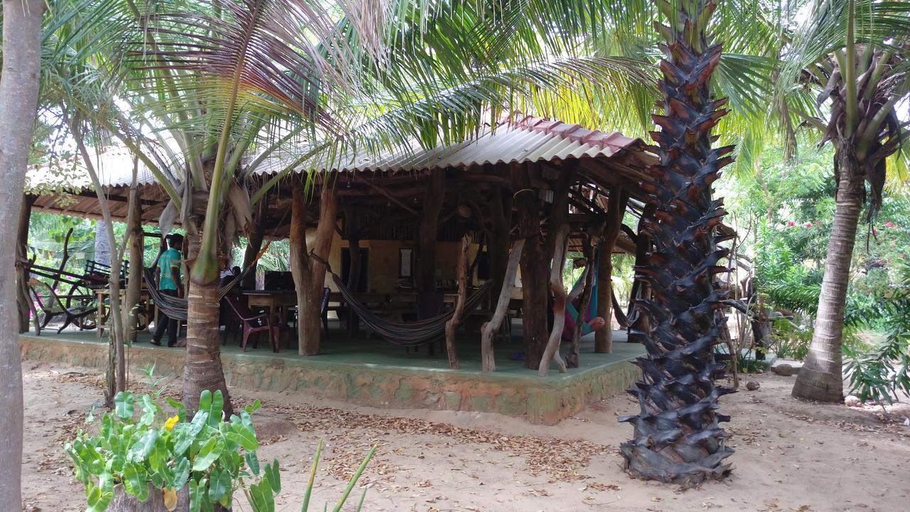 Light House Beach Hut Komari Esterno foto
