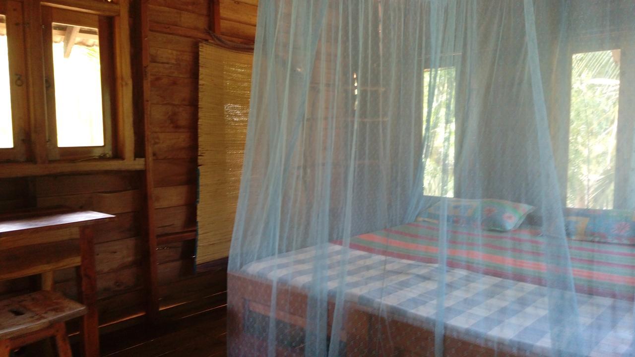 Light House Beach Hut Komari Esterno foto