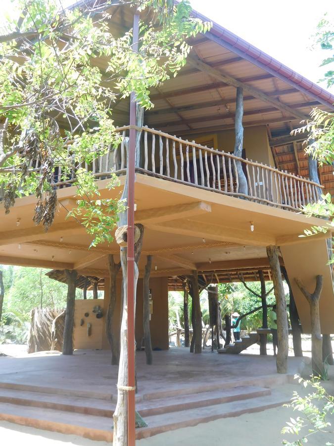 Light House Beach Hut Komari Esterno foto