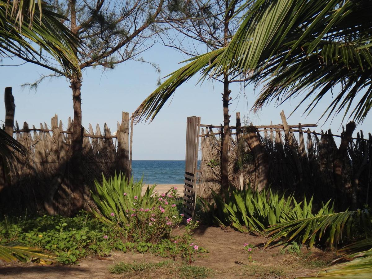 Light House Beach Hut Komari Esterno foto